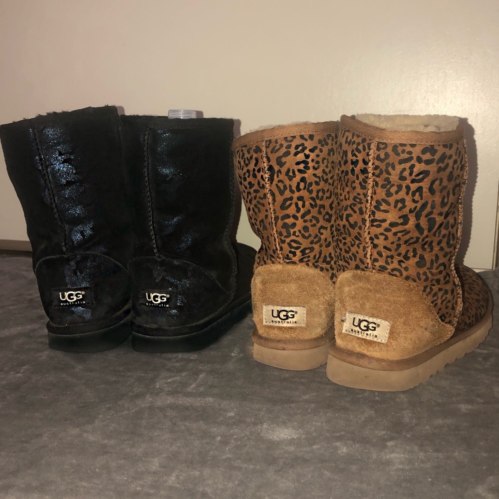 2 pairs of uggs